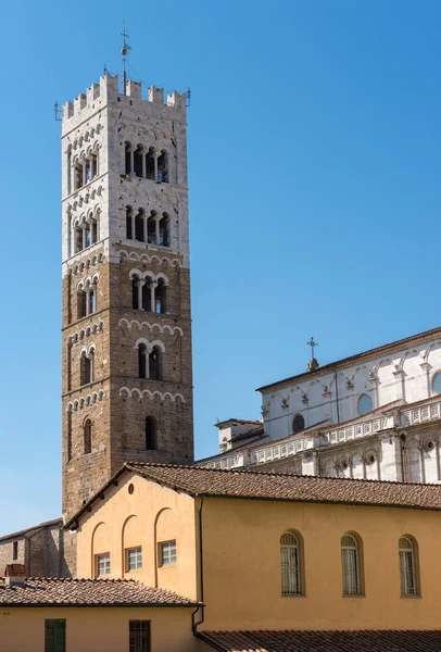 Campanario de la Catedral de San Martino - Lucca Italia — Foto de Stock