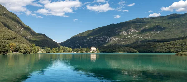 Lago Toblino - Lago di Toblino - Trentino Italia — Foto de Stock