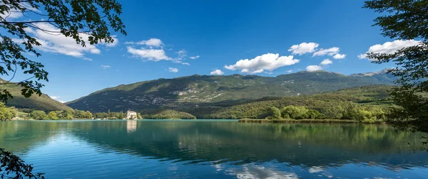 Lago Toblino - Lago di Toblino - Trentino Italia — Foto de Stock