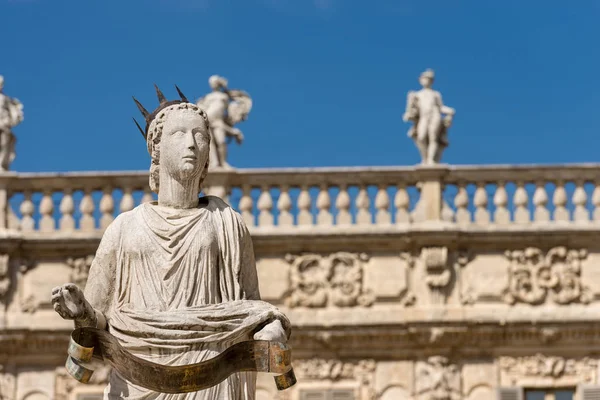 Statue of Madonna Verona - Piazza delle Erbe Italy — Stock Photo, Image