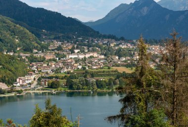 Levico Terme ve göl - Trentino İtalya