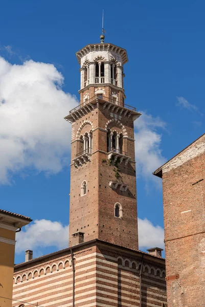 Lamberti Tower - Piazza Erbe - Verona, Włochy — Zdjęcie stockowe