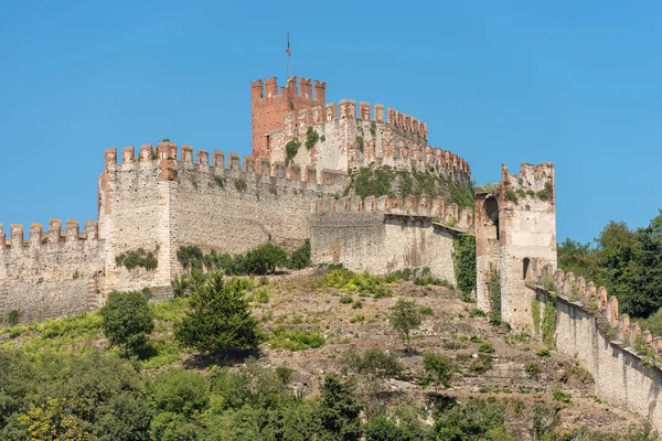 加达湖中世纪城堡-维罗纳意大利 — 图库照片