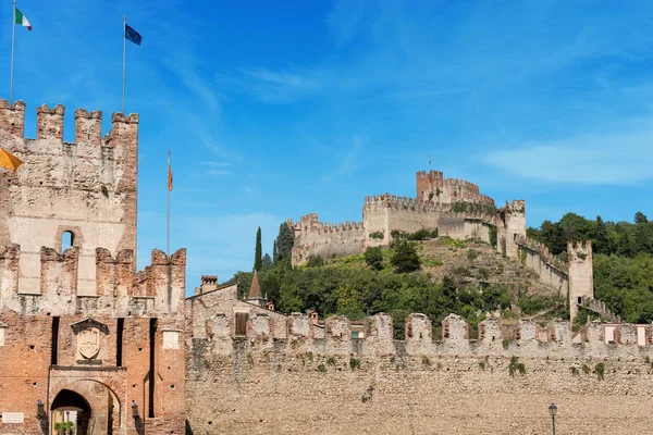 Middeleeuws kasteel van Soave - Verona Italië — Stockfoto