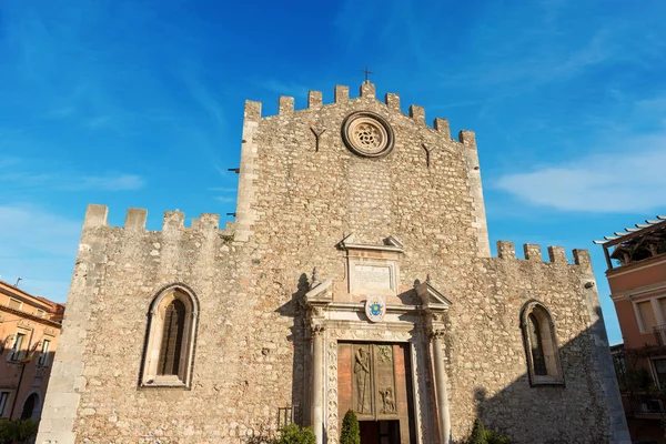 St. 尼克大教堂在陶尔米纳西西里 — 图库照片