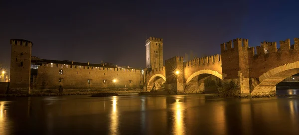 Verona, Olaszország - Scaligero híd Castelvecchio — Stock Fotó
