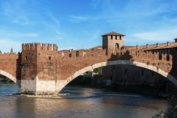 Verona Italien - Scaligero bron av Castelvecchio — Stockfoto