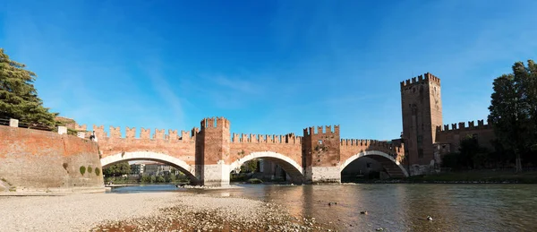 Verona Italien - Scaligero bron av Castelvecchio — Stockfoto