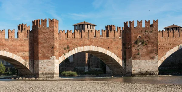 Verona, Olaszország - Scaligero híd Castelvecchio — Stock Fotó