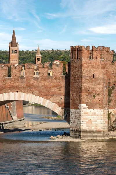 Verona, Olaszország - Scaligero híd Castelvecchio — Stock Fotó