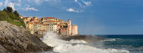 Tellaro - リグーリア州イタリアの海の嵐 — ストック写真