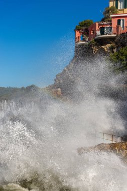Dalgalar Uçurumdaki - Tellaro Liguria İtalya
