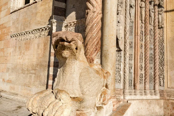 Detail of the Verona Cathedral - Veneto Italy — Stock Photo, Image