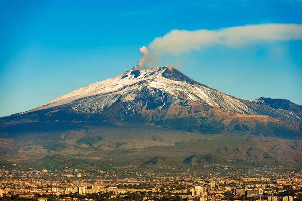 埃特纳火山火山和卡塔尼亚-西西里意大利 — 图库照片