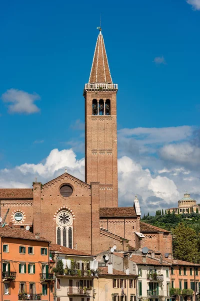 Verona, Włochy - Kościół Santa Anastasia — Zdjęcie stockowe