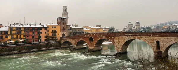 Verona Italy - Ponte Pietra and Adige River — Stock Photo, Image
