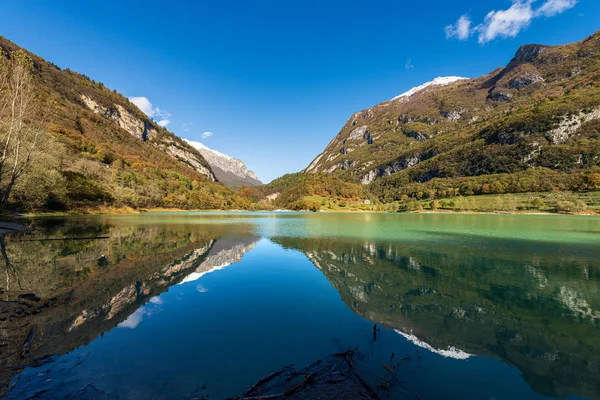 Lago di Tenno - Small lake in Italian Alps Trentino-Alto Adige Italy — Stock Photo, Image