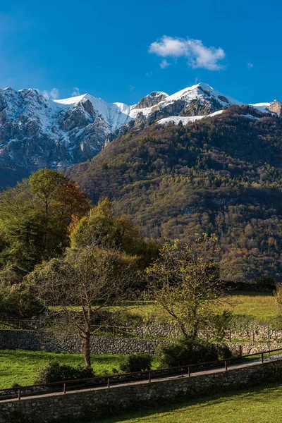 Pichee Giudicarie Alpes cerca del lago Tenno - Trentino Italia — Foto de Stock