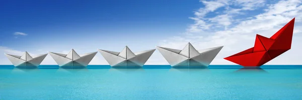 Conceito de Liderança - Barcos de papel em mar azul-turquesa — Fotografia de Stock