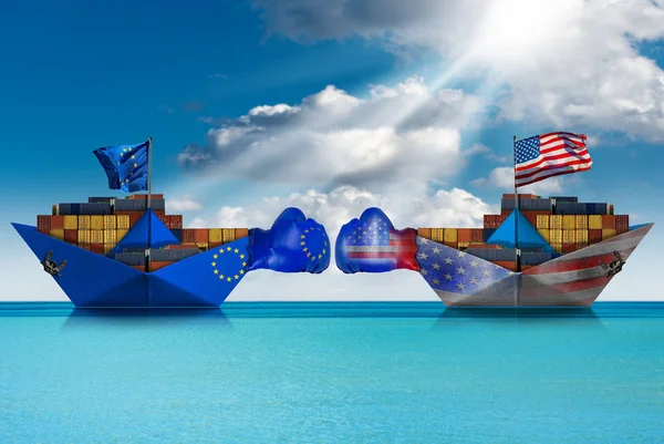 Guerra comercial entre Estados Unidos y la Unión Europea - Dos portacontenedores de carga con guantes de boxeo —  Fotos de Stock