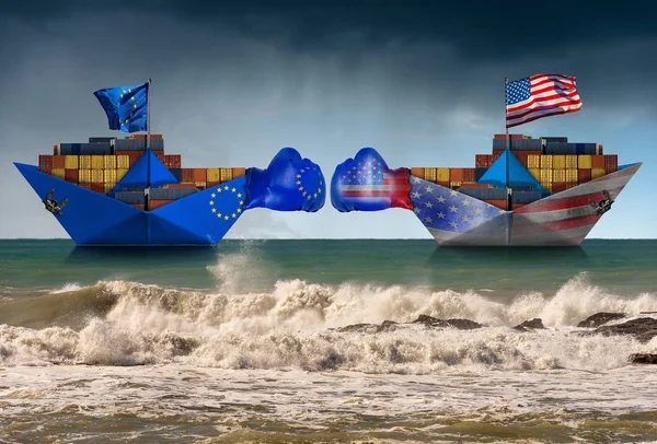 Guerra comercial entre Estados Unidos y la Unión Europea - Dos portacontenedores de carga con guantes de boxeo — Foto de Stock