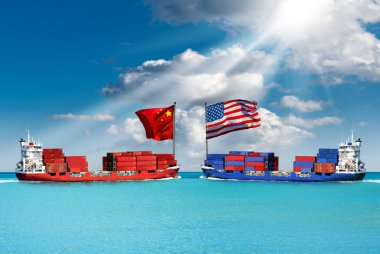 Usa ve Çin ticaret savaşı - denizde iki kargo konteynırı gemisi