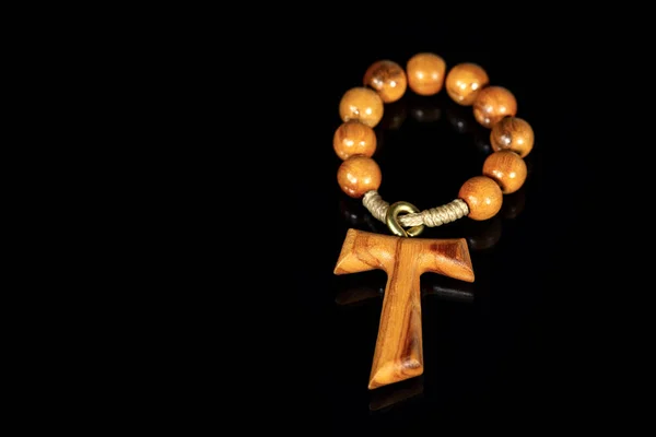 Tau - Wooden Cross and Rosary Bead on black background — Stock Photo, Image