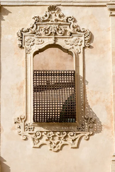 Window with baroque decorations - Noto town Sicily Italy — Stock Photo, Image