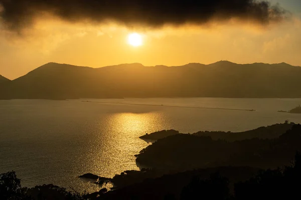 Złoty zachód słońca - Zatoka La Spezia Liguria Włochy — Zdjęcie stockowe