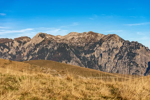 Mount carega - Hochebene von Lessinia und italienische Alpen — Stockfoto