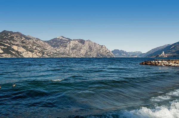 Jezioro Garda Lago Garda Alpy Zimą Pobliżu Małej Wioski Malcesine — Zdjęcie stockowe