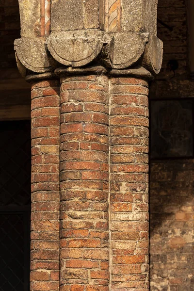 Antiche Colonne Mattoni Della Basilica Santo Stefano Conosciute Anche Con — Foto Stock