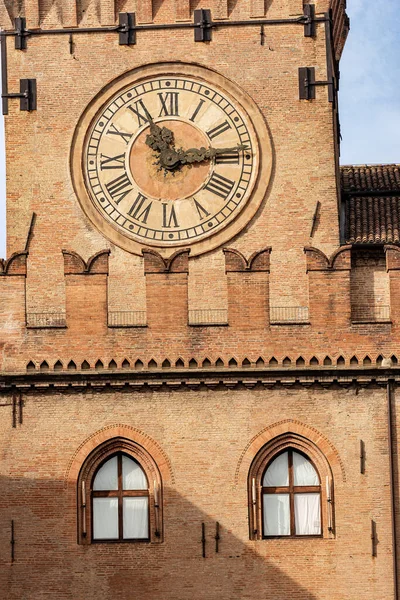 Torre Degli Accursi Und Palazzo Accursio Nahaufnahme Des Uhrturms Und — Stockfoto
