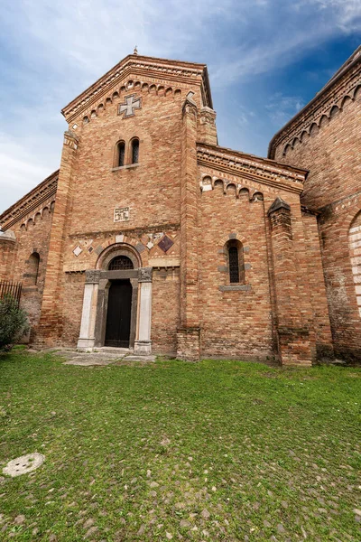 Bologna Santo Stefano Bazilikası Veya Yedi Kilise Soldaki Aziz Vitale — Stok fotoğraf