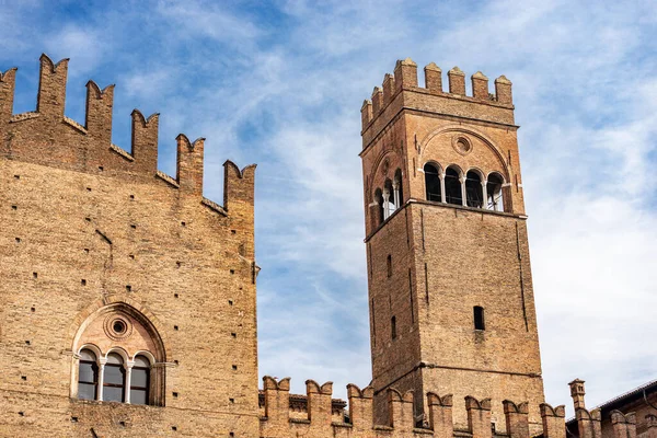 中世のパラッツォ エンツォ エンツォ王宮殿 1245年 マッジョーレ広場のアレンゴ塔 1259年 の閉鎖 イタリアのエミリア ロマーニャ州ボローニャのダウンタウン ヨーロッパ — ストック写真