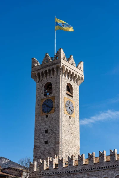 Torre Civica 公民塔 位于意大利Trentino Alto Adige Trento市中心的Piazza Del Duomo Praetorian宫中世纪钟楼和屋顶 — 图库照片