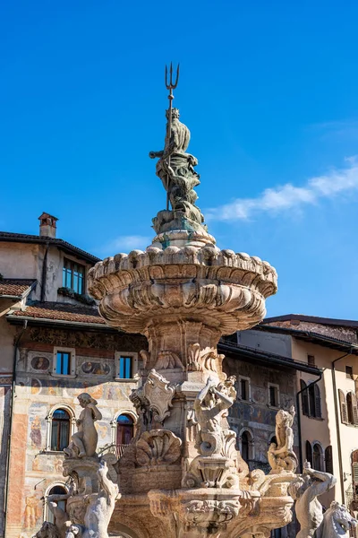 Trento Centro Fontana Del Nettuno Piazza Del Duomo Case Affrescate — Foto Stock