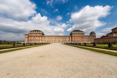 TURIN, İtalya - 4 Nisan 2015: Reggia di Venaria Reale 1658-1679, antik saray, Savoy Kraliyet Sarayı 'nın evleri. Torino, Piedmont, İtalya 'daki UNESCO dünya mirası sahası