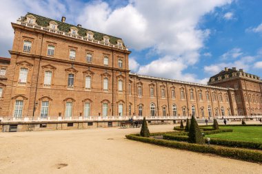 TURIN, İtalya - 4 Nisan 2015: Reggia di Venaria Reale 1658-1679, antik saray, Savoy Kraliyet Sarayı 'nın evleri. Torino, Piedmont, İtalya 'daki UNESCO dünya mirası sahası 