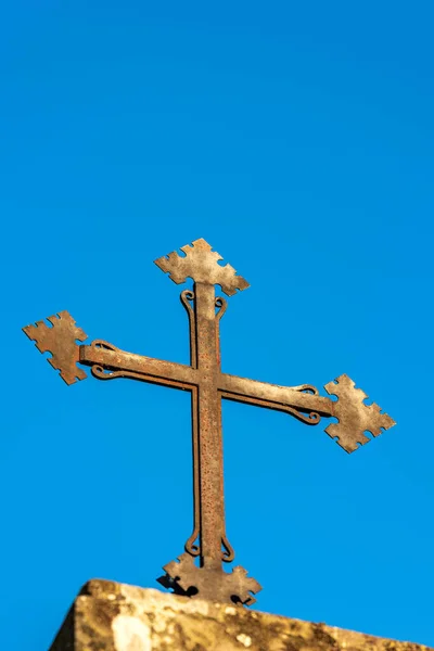 Closeup Ancient Christian Cross Wrought Iron Clear Blue Sky Copy — Stock Photo, Image