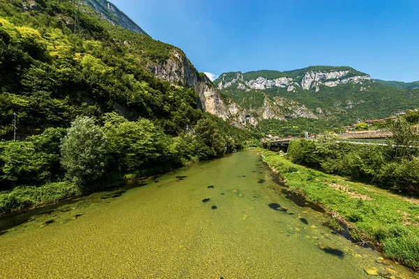 瓦尔苏加纳山谷的布伦塔绿河 Borgo Valsugana Trento省 Trentino Alto Adige 意大利 — 图库照片