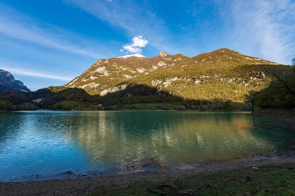 Lago Tenno Pequeño Lago Alpino Trentino Alto Adigio Con Montañas — Foto de Stock