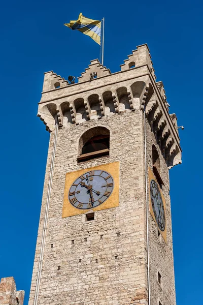 Torre Civica 中世纪市民钟楼 位于意大利Trentino Alto Adige的Piazza Del Duomo 大教堂广场 — 图库照片