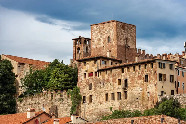 カステッロ デッリ エッツェリーニ バッサーノ グラッパ ヴィチェンツァ州 ヴェネト州 イタリア ヨーロッパの中世の城 — ストック写真