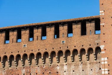 Castello Sforzesco. Sforza Kalesi 'nin (XV yüzyıl), Milan, Lombardy, İtalya ve Avrupa' nın güçlendirilmiş duvarlarının kapatılması