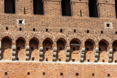Castello Sforzesco. Sforza Kalesi 'nin (XV yüzyıl), Milan, Lombardy, İtalya ve Avrupa' nın güçlendirilmiş duvarlarının kapatılması