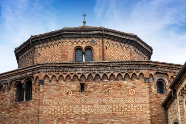 Bologna, Santo Stefano Bazilikası da Yedi Kilise 'ye tuğla duvarlı Sepulcher Bazilikası derdi. Emilia-Romagna, İtalya, Avrupa