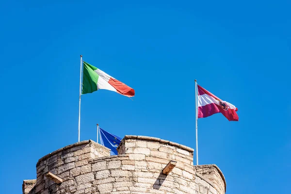 Bandiera Italiana Austriaca Europea Sul Castello Castello Del Buonconsiglio Castelvecchio — Foto Stock