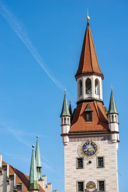 Altes Rathaus. 1874 yılına kadar Münih 'in eski belediye binasının saat kulesi Marienplatz' daki ana meydan olan belediye binasının yakınındaydı. Bavyera, Almanya, Avrupa