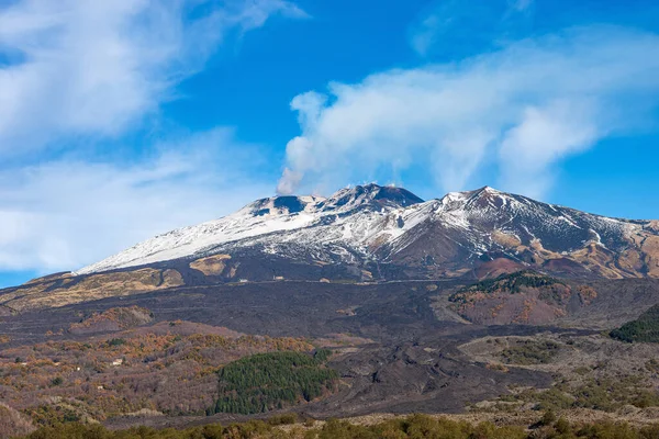 Monte Etna Vulcão Com Fumaça Neve Inverno Catania Ilha Sicília — Fotografia de Stock